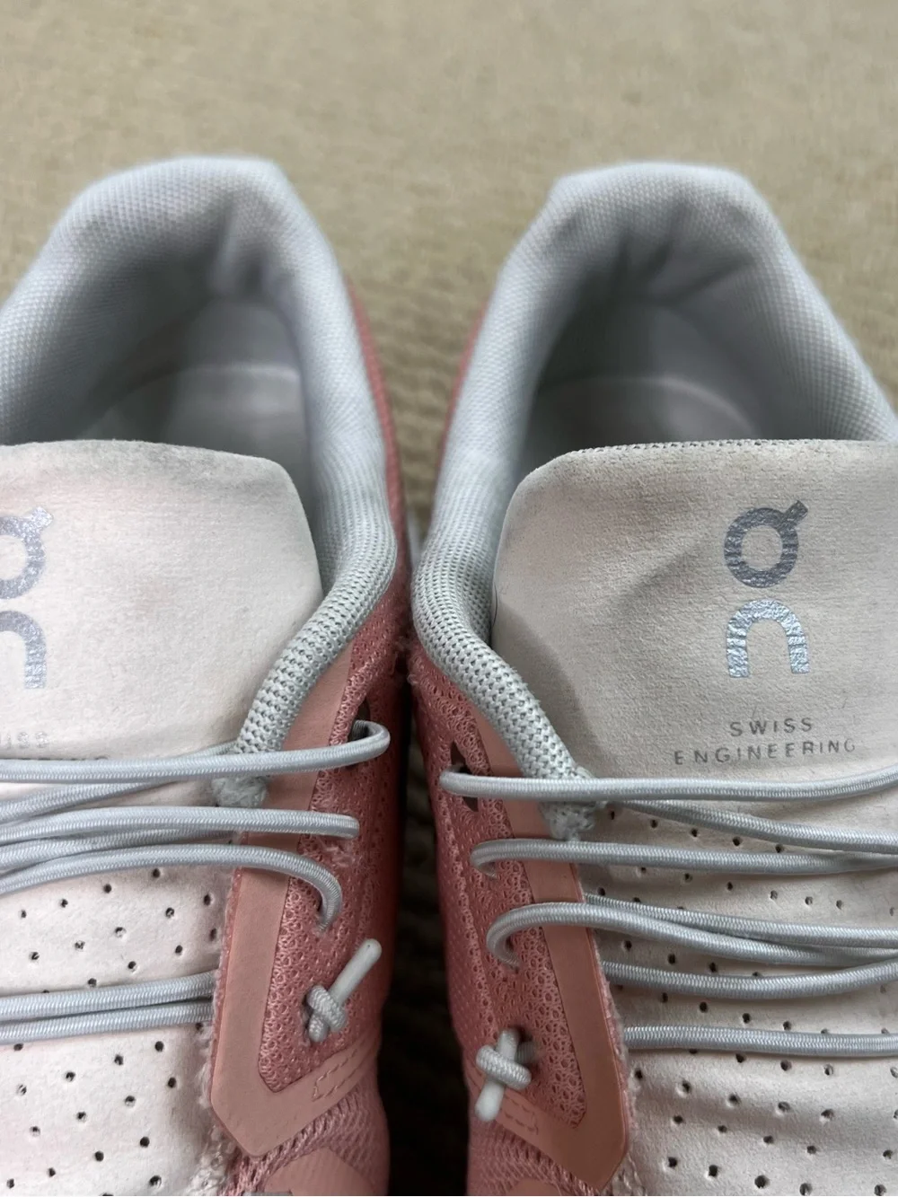 ON Cloud 5 Peach/White Women's Running Shoes Size 8.5